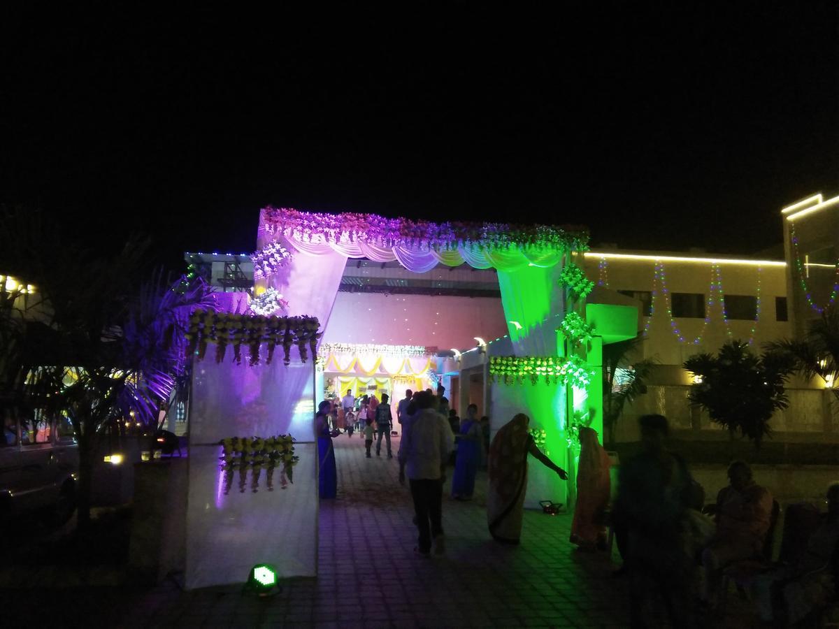 Silver Estate Resort Tikamgarh Luaran gambar