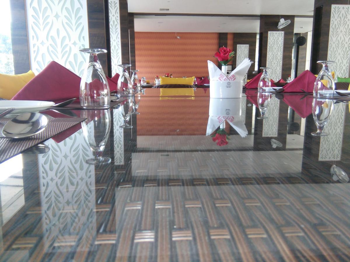 Silver Estate Resort Tikamgarh Luaran gambar